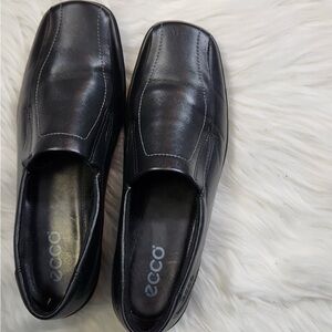 Ecco Light Women’s Black Leather Slip-On Loafer Shoes size 6/6.5 size EU 37